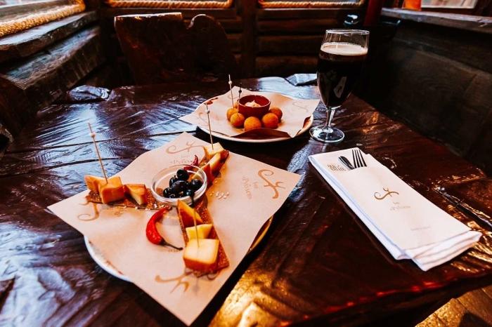 Колоритный бар «Рублев» — лучшее место для отдыха в большой компании. У нас есть все, что нужно для хорошего вечера. фото Колоритный бар «Рублев» — лучшее место для отдыха в большой компании. У нас есть все, что нужно для хорошего вечера. картинка